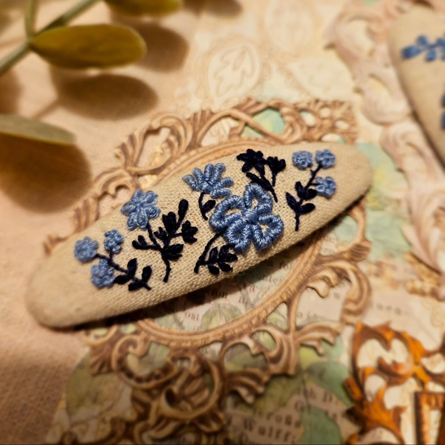 아폴리나 자수핀 - 이미지 2